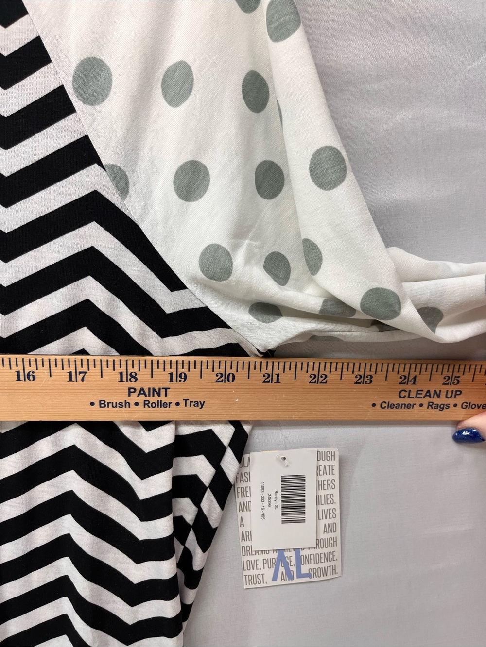 LuLaRoe Randy Black & White Chevron Raglan Tunic with Polka Dot Sleeves - Picture 5 of 6